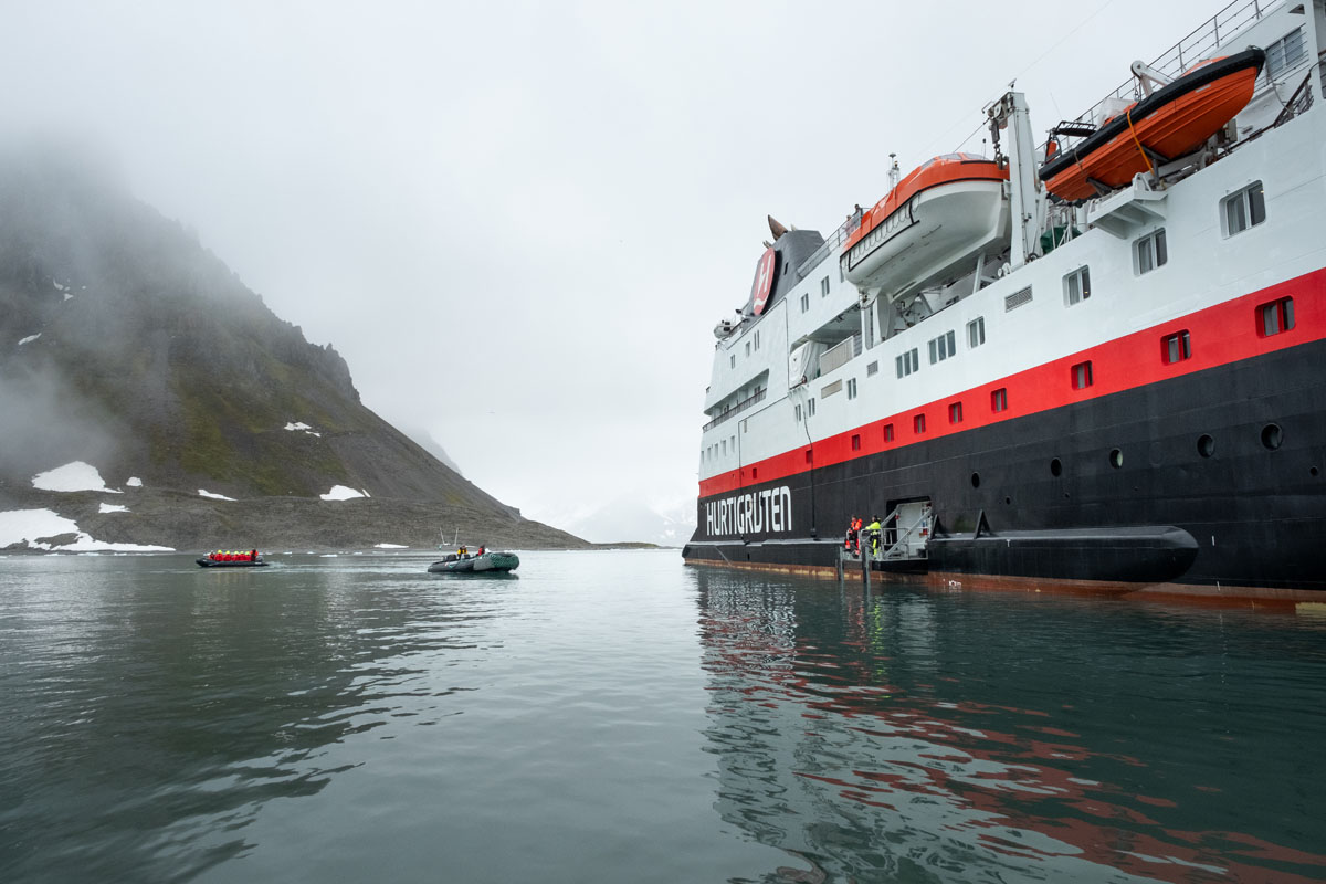Hurtigruten's MS Spitsbergen in Bugerbukta, Svalbard (photo credit: Stefan Dall/Hurtigruten)