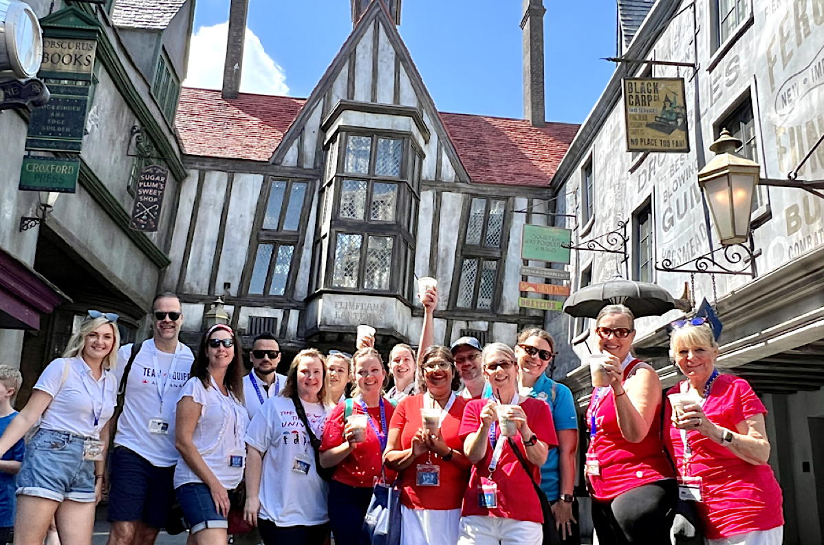 Travel advisors sip butterbeer in Diagon Alley. (Pax Global Media)