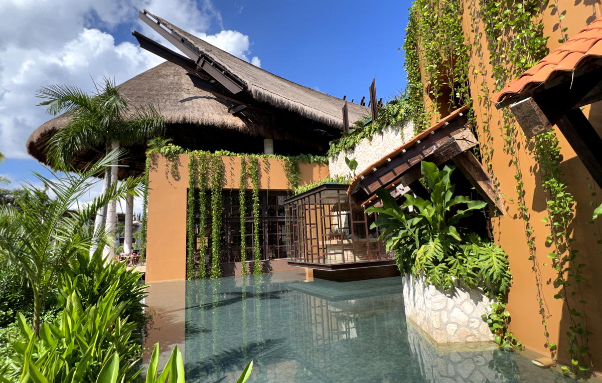 Lush greenery surrounds Hotel Xcaret Arte. (Pax Global Media) 