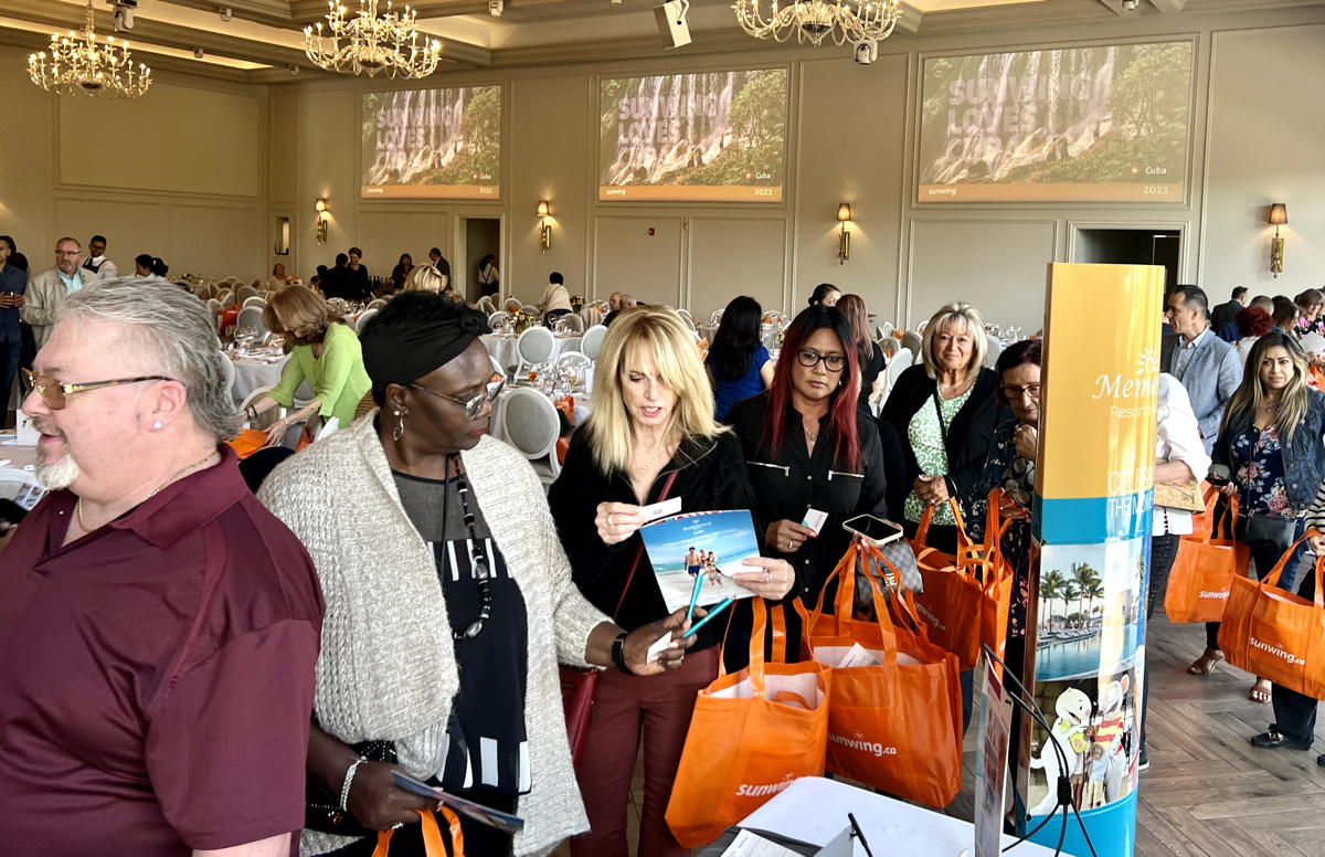 Travel advisors network with hotels at Sunwing Loves Cuba. (Pax Global Media) 