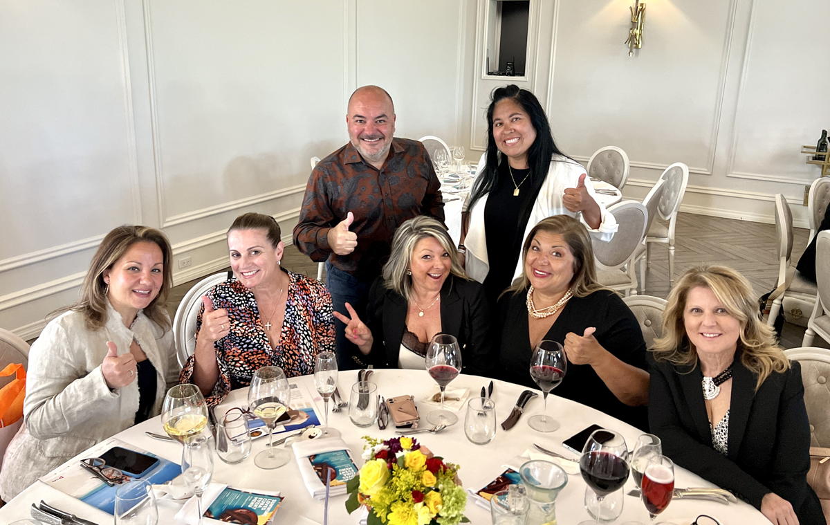 Travel advisors give the thumbs up at Sunwing Loves Cuba. (Pax Global Media)