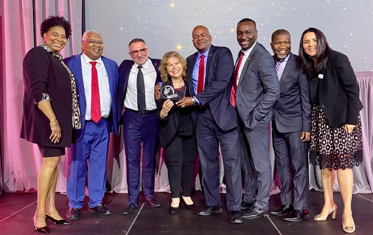 Sandals & Beaches Resorts and ACV teams. (Doug Wallace)