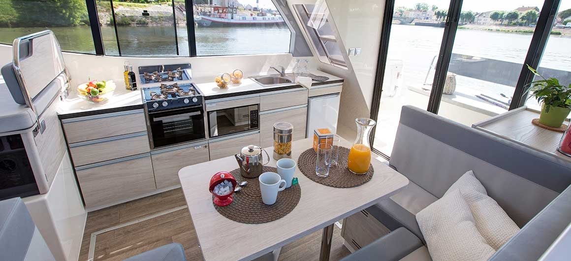 On board Horizon 2. (Le Boat Canada)