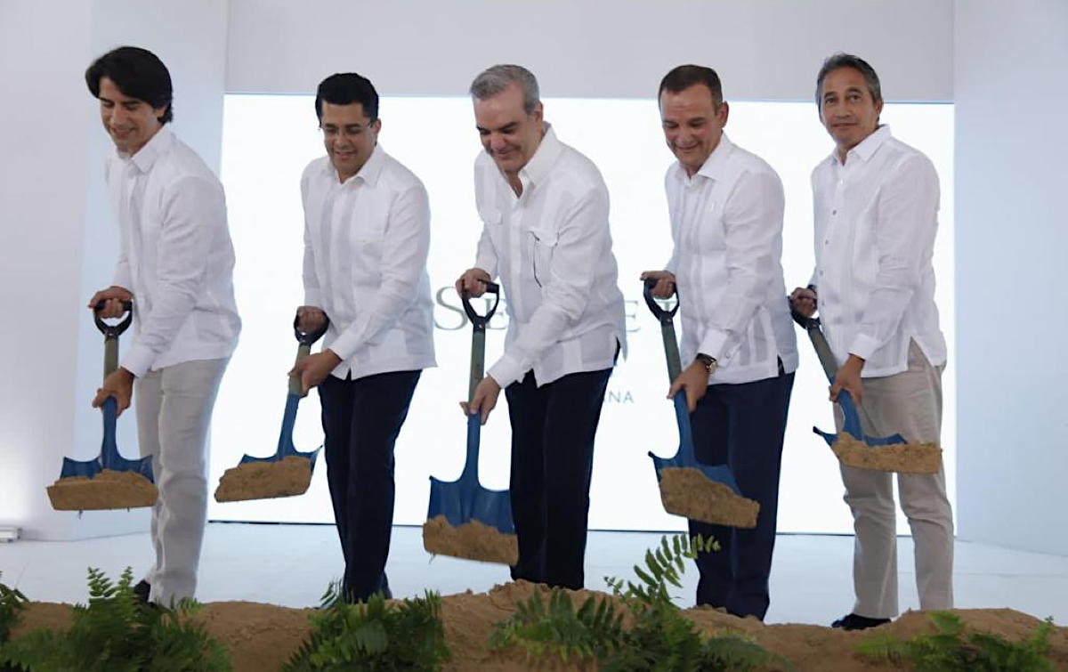 From left: President & CEO of Apple Leisure Group & EVP of Hyatt Alejandro Reynal; Minister of Tourism David Collado; President of the Dominican Republic Luis Abinader; President of Codelpa Álvaro Peña; resort partner Juan Carlos Pendones. (Supplied) 