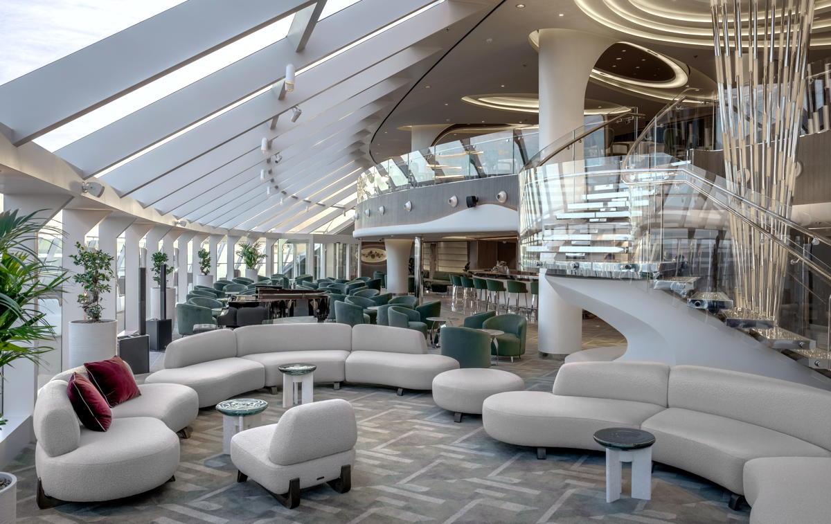 Yacht Club Top Sail Lounge. (MSC)