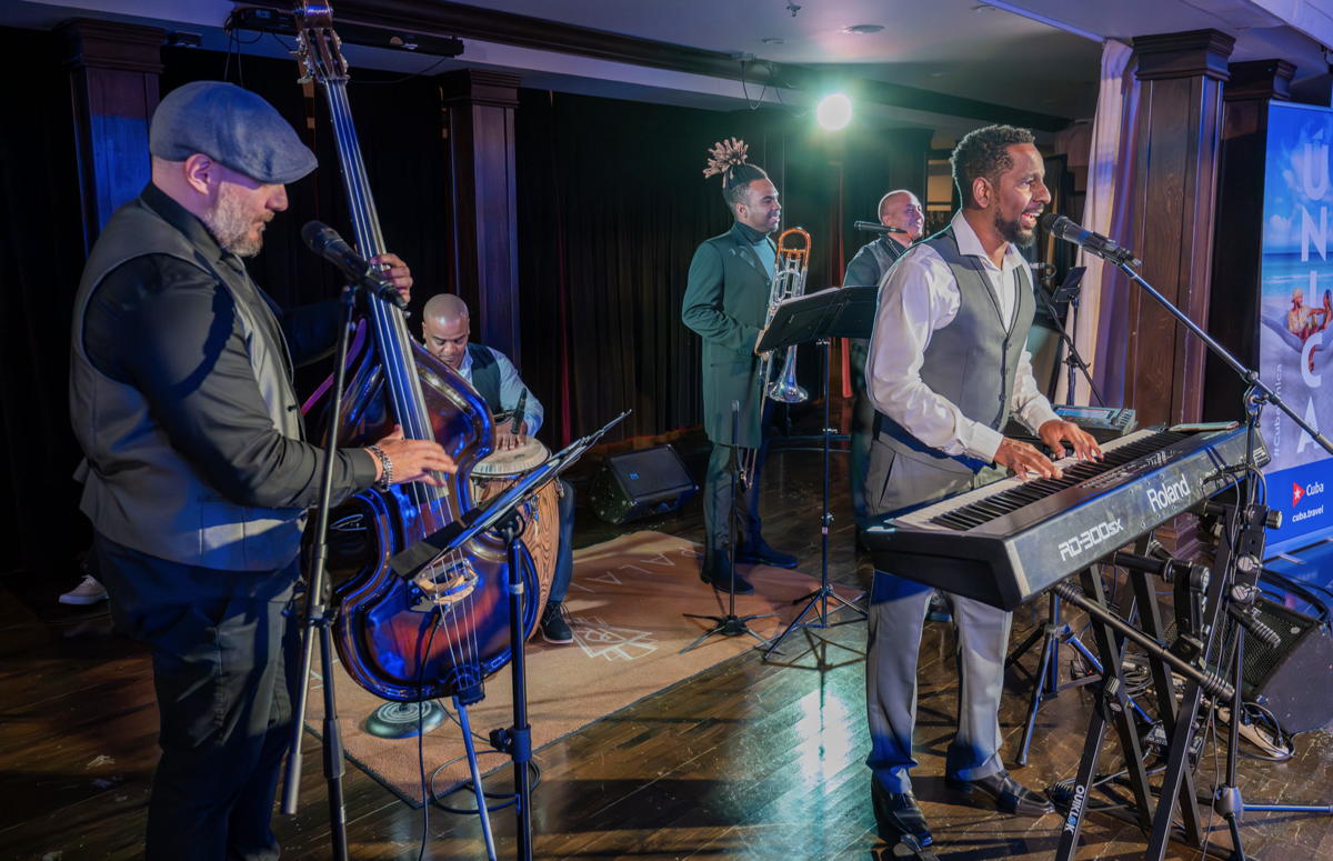 Live music setting the mood at Unica Appreciation Night. (Supplied)
