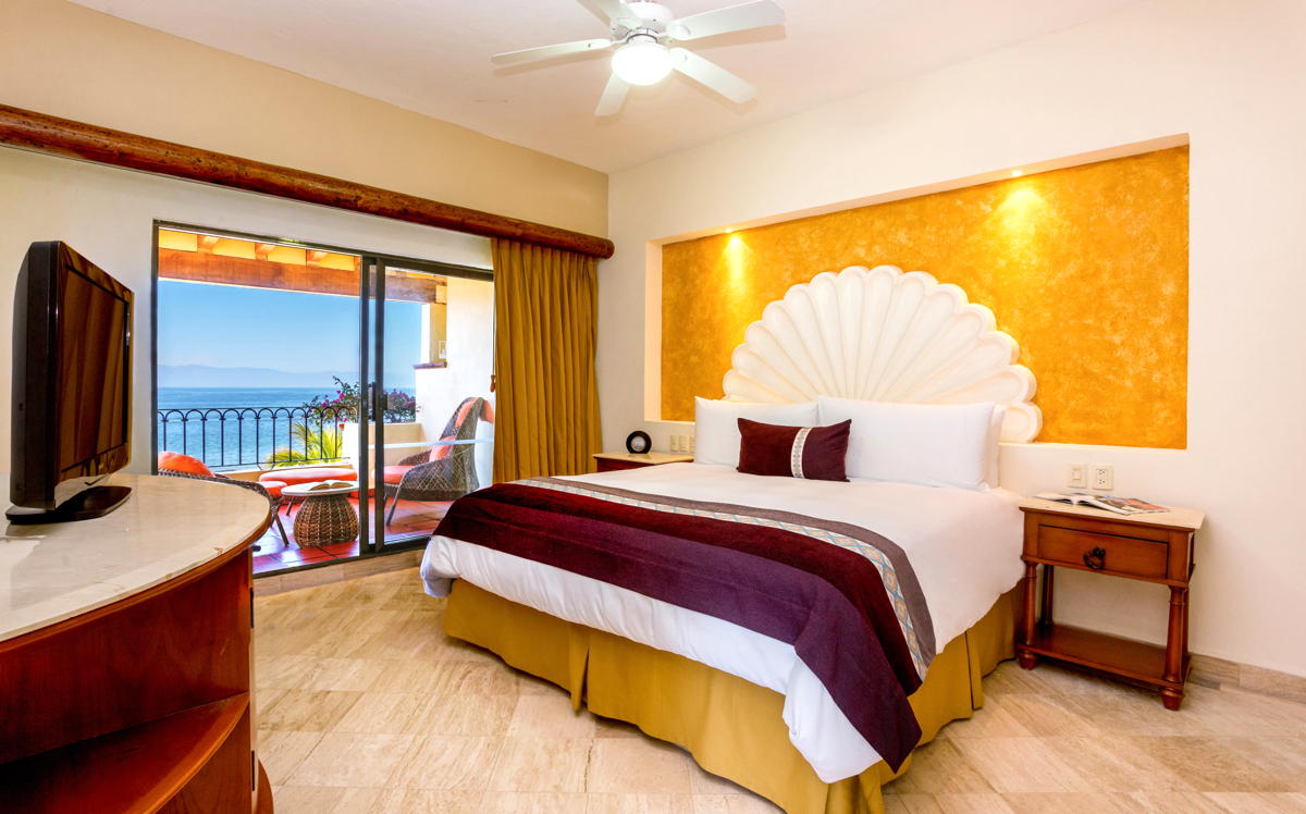 NO PLACE LIKE HOME. An oceanview suite at Velas Vallarta. (Velas Resorts)