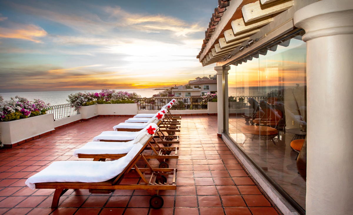 SOARING VIEWS. The rooftop terrace of the Presidential Suite at Velas Vallarta. (Velas Resorts) 