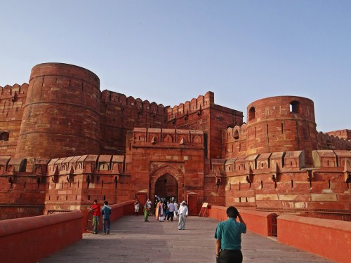 Collette announces new India tour for 2017