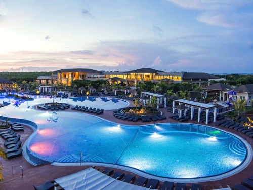 Warwick reopens 2 Cuba properties