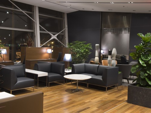AC reopens Maple Leaf Lounge at YUL