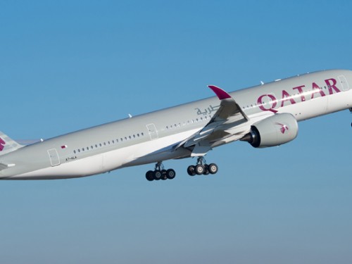 Qatar Airways to offer free laptops on US flights