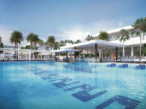 One employee killed in explosion at RIU Reggae