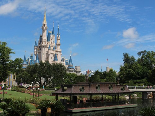 ACV offers free airfare and dining plan for kids at Disney