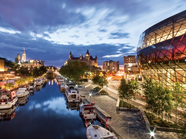 Le Boat makes a splash along Rideau Canal