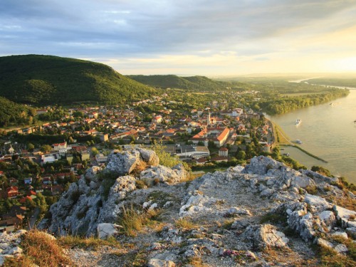 Globus toasts Canada's 150th with new sale