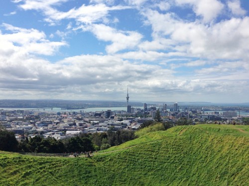 Burst NZ pipeline strands air travellers