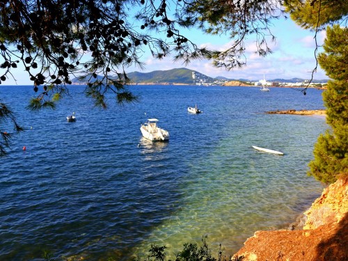 Contiki launches "Travel Makes Better Humans" agent contest