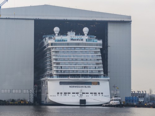 Norwegian Bliss floats out of Germany
