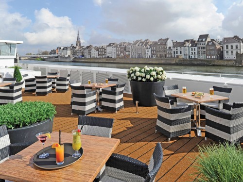 Scenic offering free fare, reduced fare for Canadian market