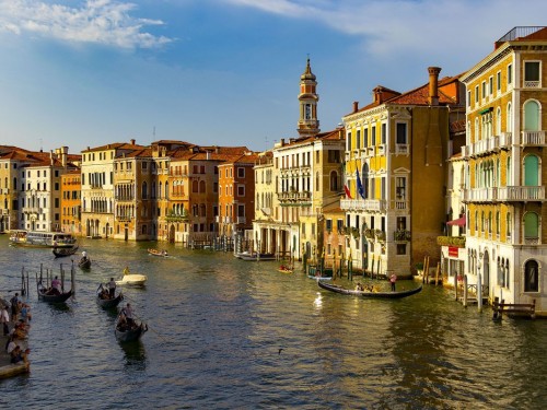 Book groups with Trafalgar for bonus commission