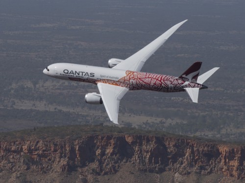 Qantas makes history with new Perth-London flight