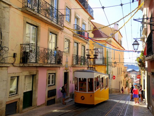 2,000 young Canadians can travel to Portugal, with new youth mobility agreement