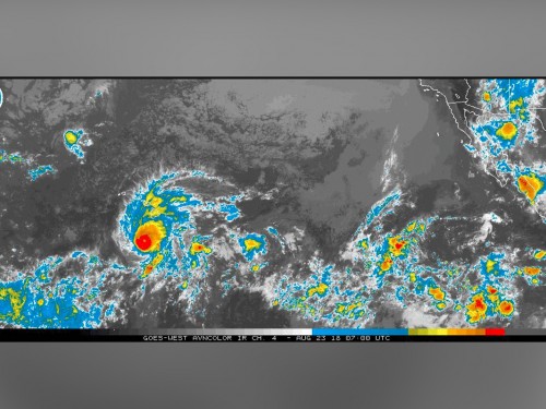 UPDATE: Hawaii closes highways, urges 270K+ visitors to seek shelter as Hurricane Lane moves inwards