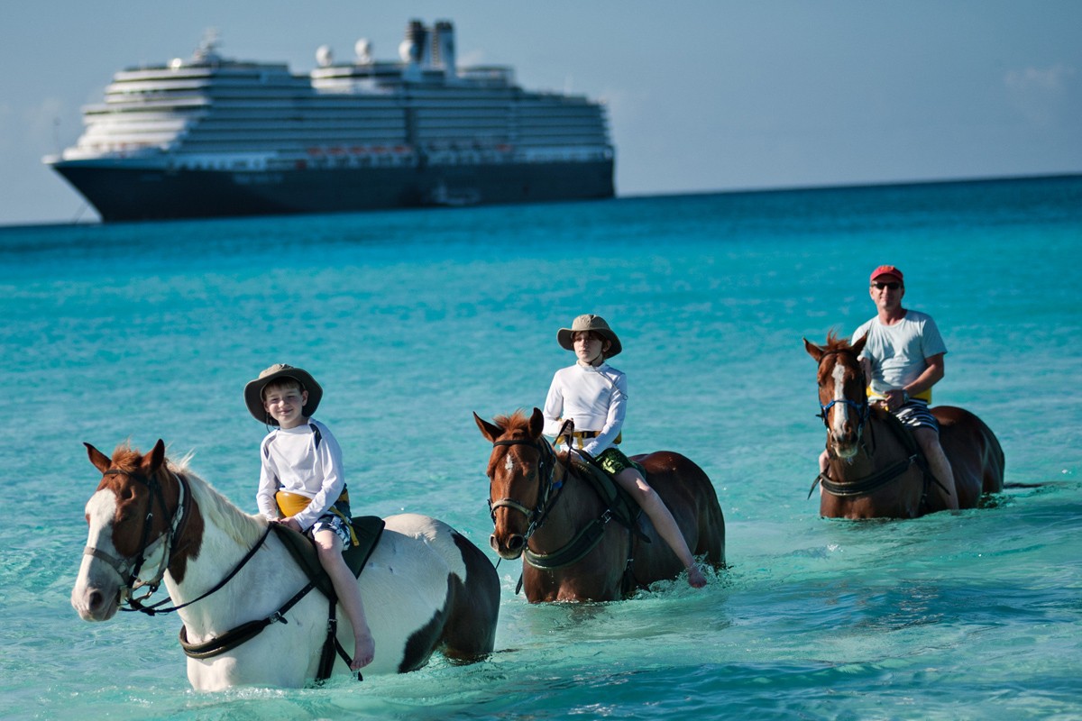 8 HAL ships sail the Caribbean in 2018/2019