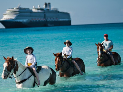 8 HAL ships sail the Caribbean in 2018/2019