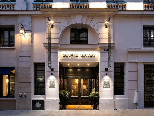 PHOTOS: This Parisian hotel is a book lover's dream come true