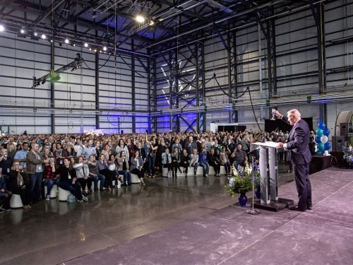 WestJet shows off 'Dreamy' new hangar at YYC