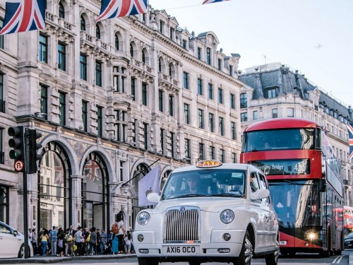 Eligible Canadians can now use ePassport gates to enter the UK