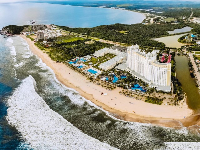 Riu Emerald Bay adds a new section & a water park
