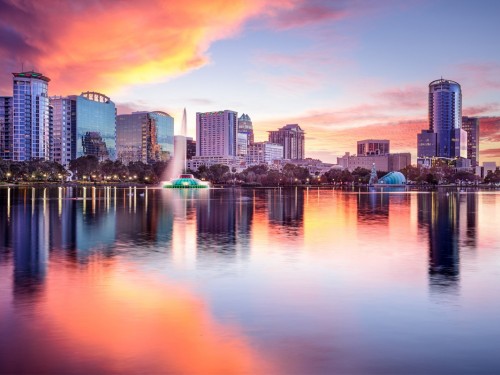 Swoop now flying from London, ON to Cancun & Orlando