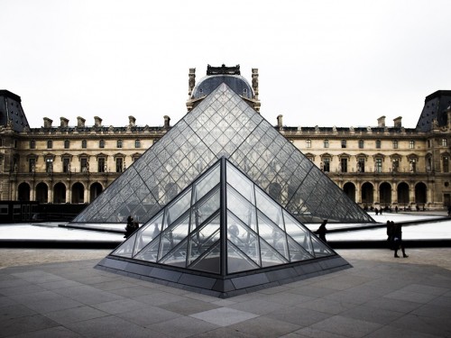 Louvre closes its doors due to coronavirus fears