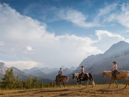 Trafalgar launches limited-edition Canadian vacation series