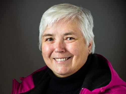 Expedia Cruises' Deborah Reinhart wins $500 to Wayfair.ca for completing Aussie Specialist Program