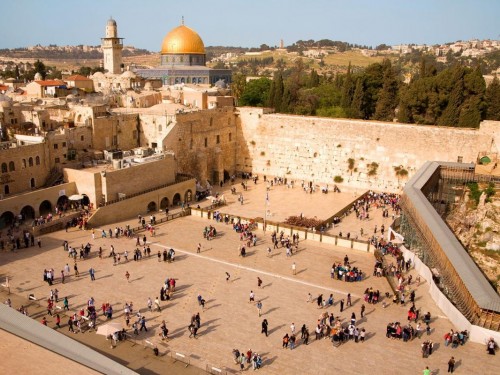 This week you can insert a note into the Western Wall in Jerusalem – virtually
