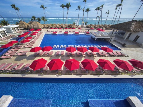 55% of Canadians have a future vacation on their holiday wish list: survey