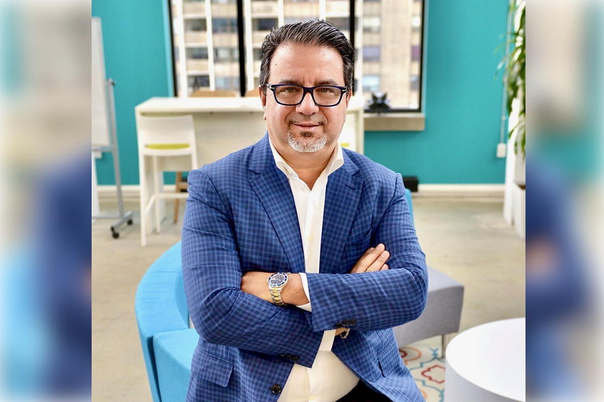 Frank DeMarinis purchases former Air Transat 737-800 aircraft in private venture