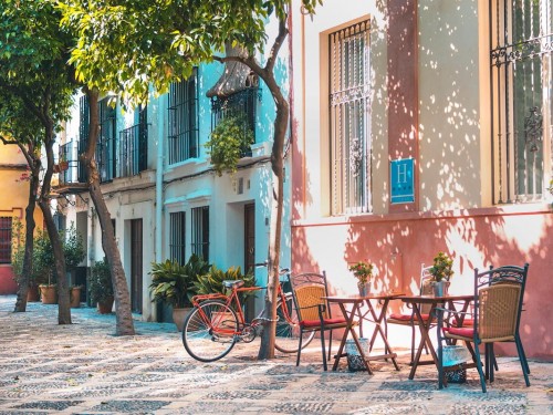 Fully vaccinated, non-EU tourists are now allowed to enter Spain