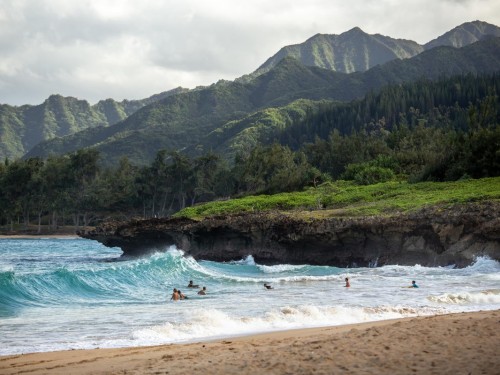 WestJet unveils Western Canada-Hawaii winter schedule, expands Dreamliner service