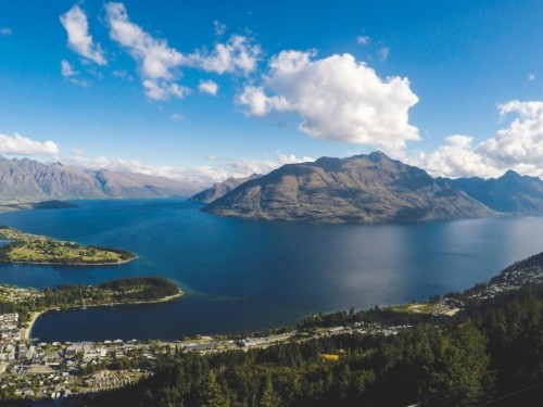 New Zealand plans to welcome fully-vaxxed visitors early next year