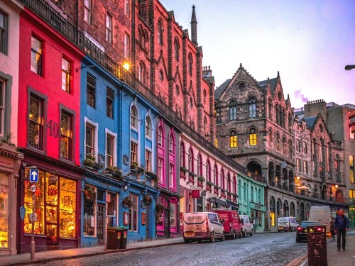 WestJet flying non-stop from Toronto to Edinburgh & Glasgow in spring 2022
