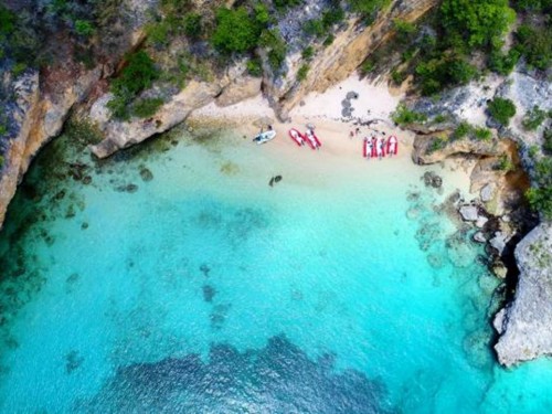 Anguilla lifts quarantine for int'l leisure visitors staying at hotels, villas