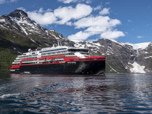 Hurtigruten marks 125 years by naming MS Fridtjof Nansen on Svalbard