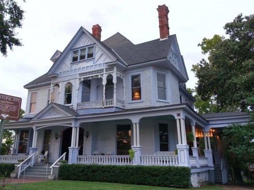 Ghost stories, paranormal activity & famous hauntings in Louisiana