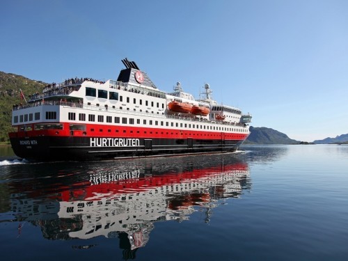 Hurtigruten celebrates Singles Day by offering cruises without a single supplement