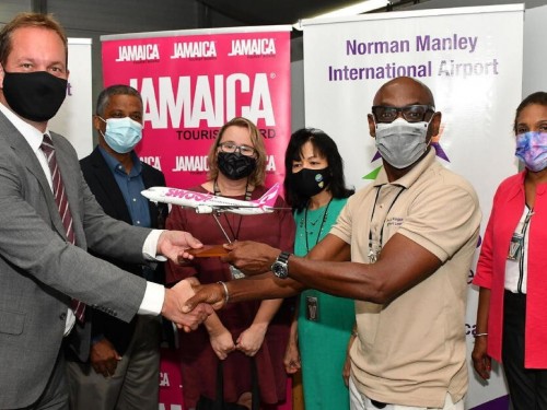 Jamaica celebrates arrival of Swoop's inaugural Toronto-Kingston flight